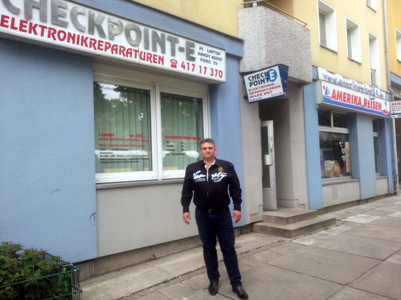 Ladengeschäft Checkpoint-E in der Danziger Straße